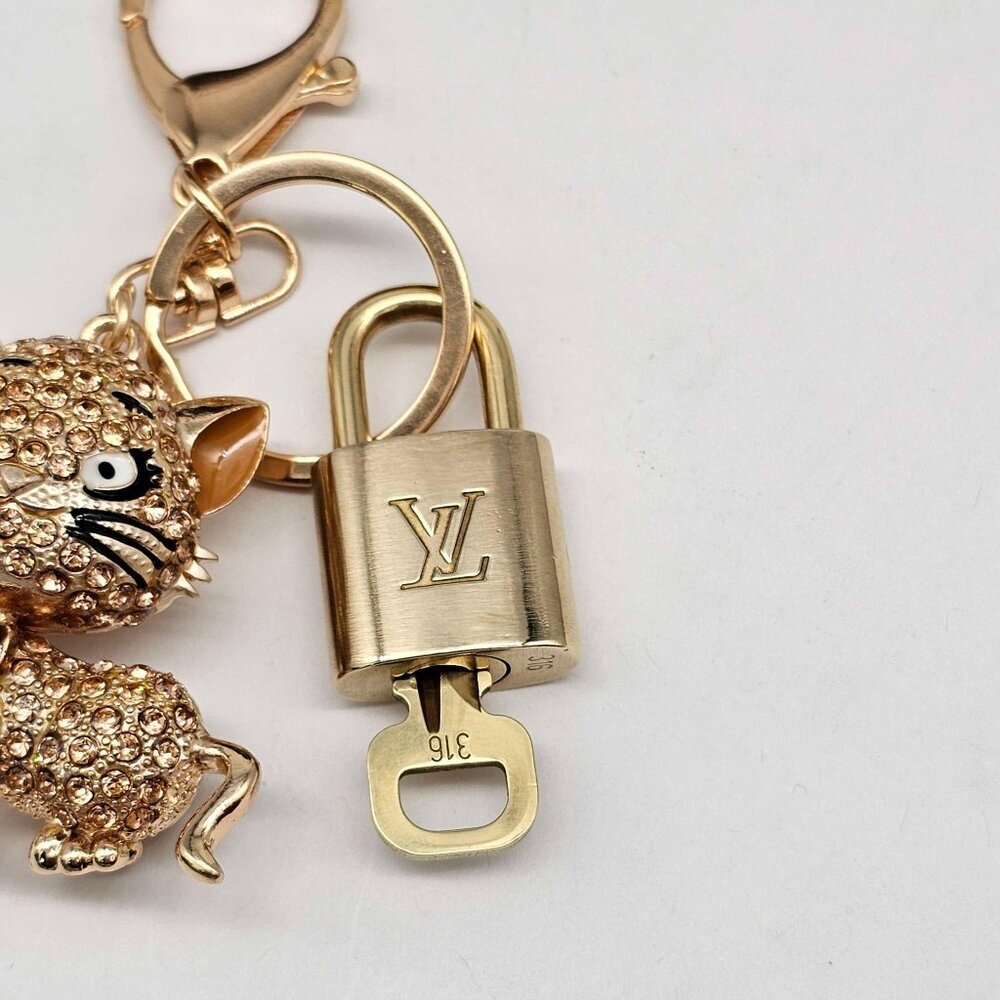 Louis Vuitton Gold Padlock Key 🔒 Authentic LV Charm + Unbranded Cat Keychain - Picture 6 of 7